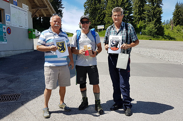 Zwei Gemeindepräsidenten empfangen mich am Jaunpass: Ernst Hodel (links), Zweisimmen, und Fred Stocker, Boltigen i.S.